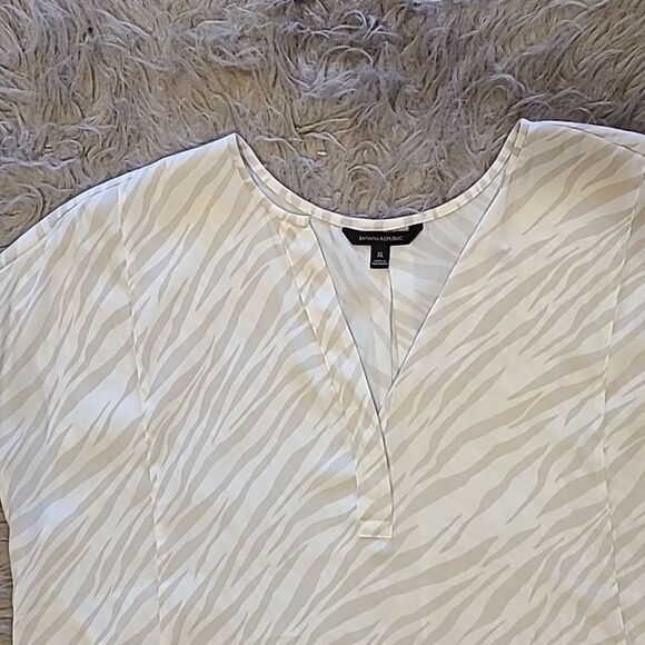 Banana republic womens white and tan zebra print‎ sleeveless polyester shirt - Picture 2 of 5